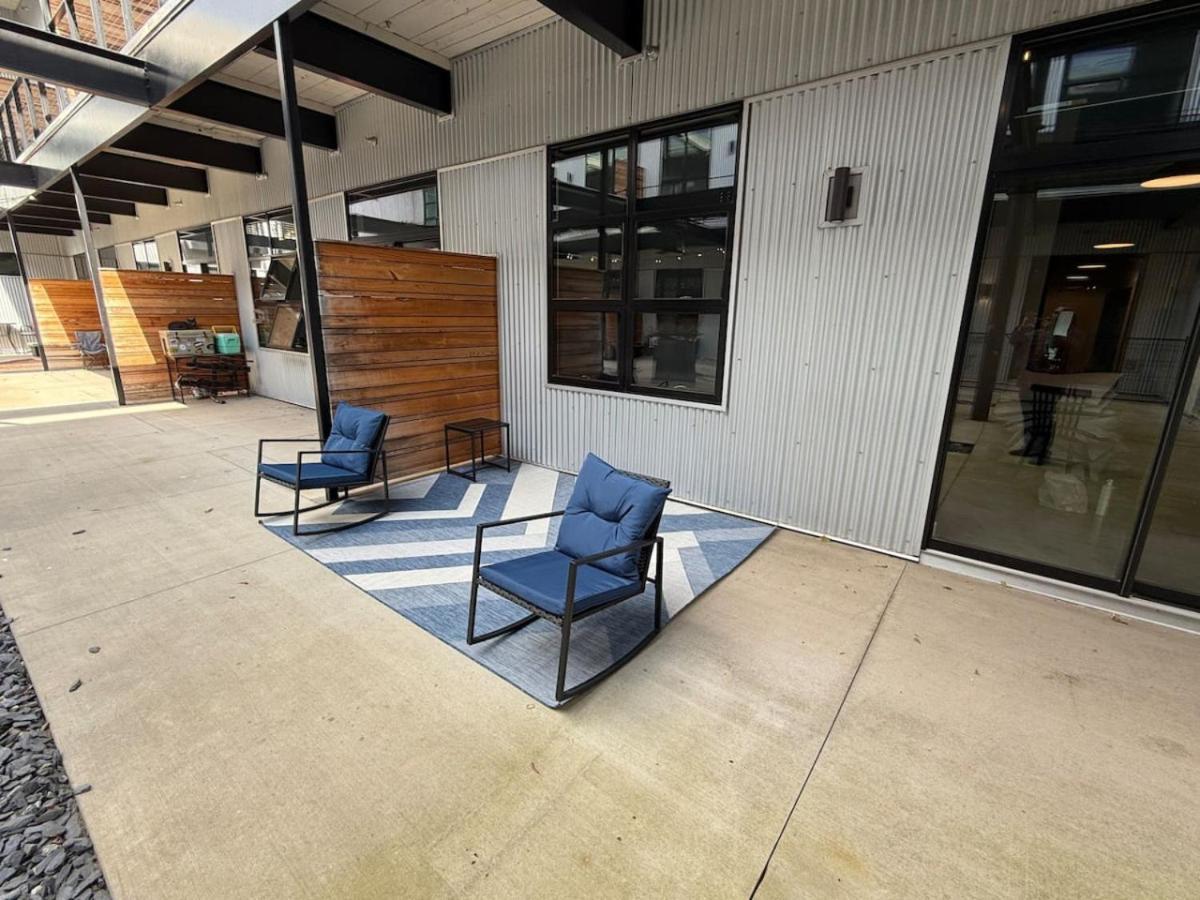 Rustic Meets Modern 2br 2ba Apartment Greenville